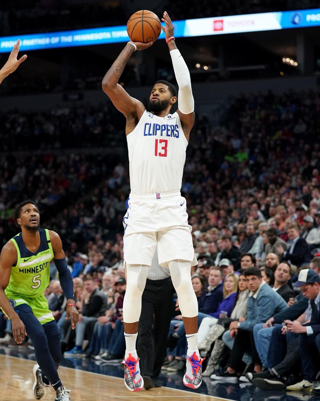 超越科比！亚历山大连续64场20+历史第九 距乔丹杜兰特还差8场.