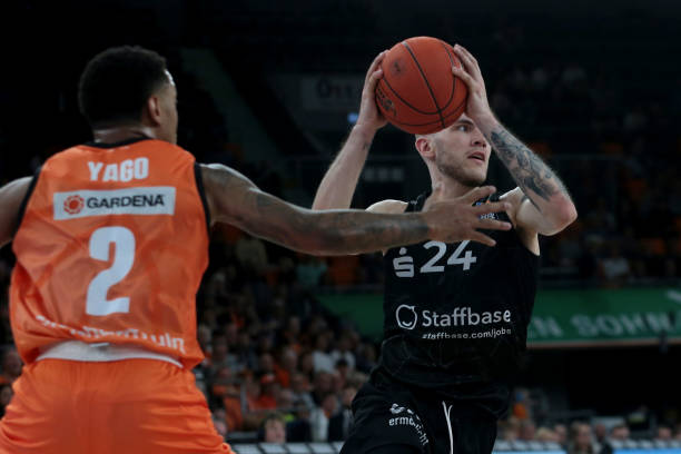 并看看他们 并看看他们